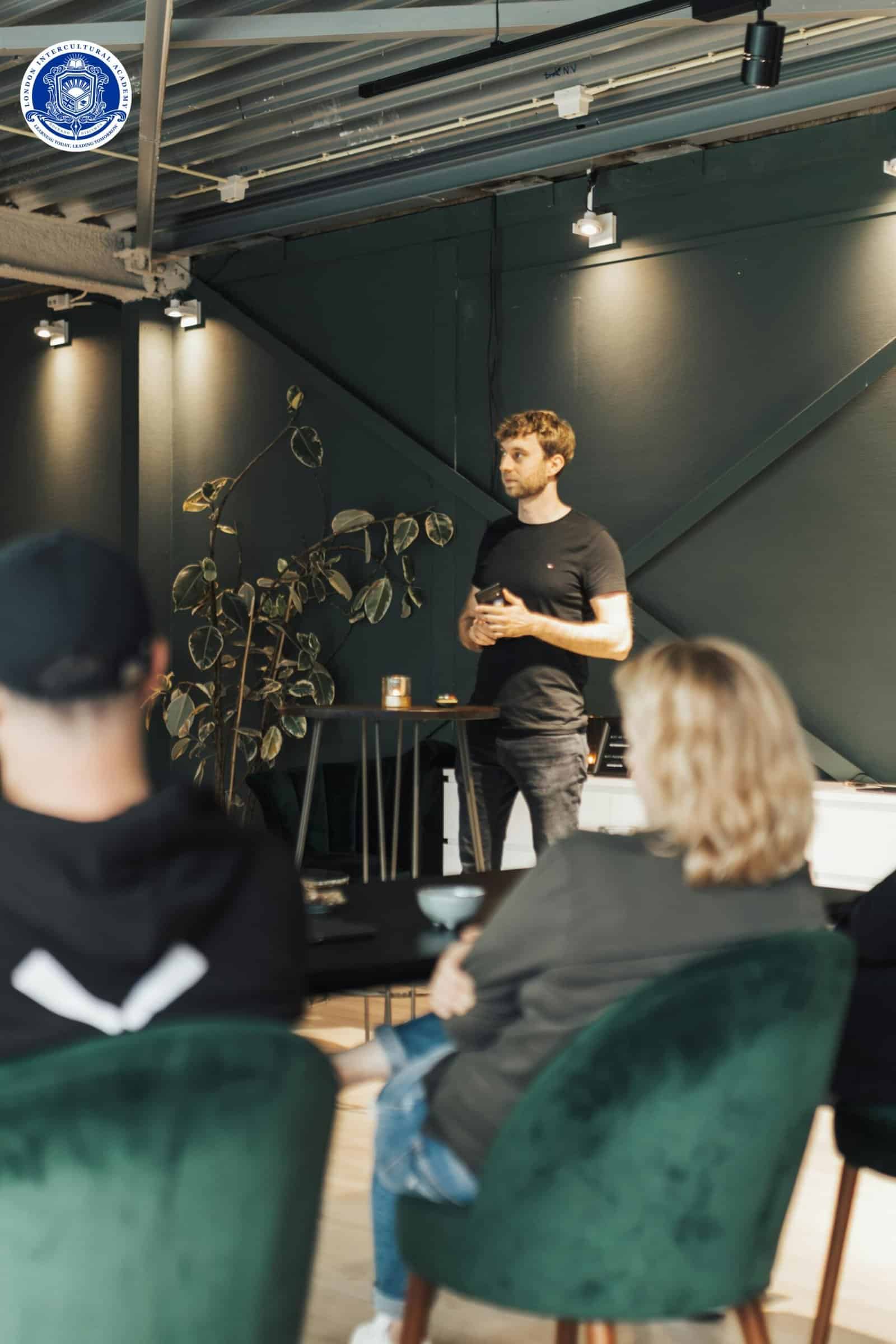 HR and people managers in a training session